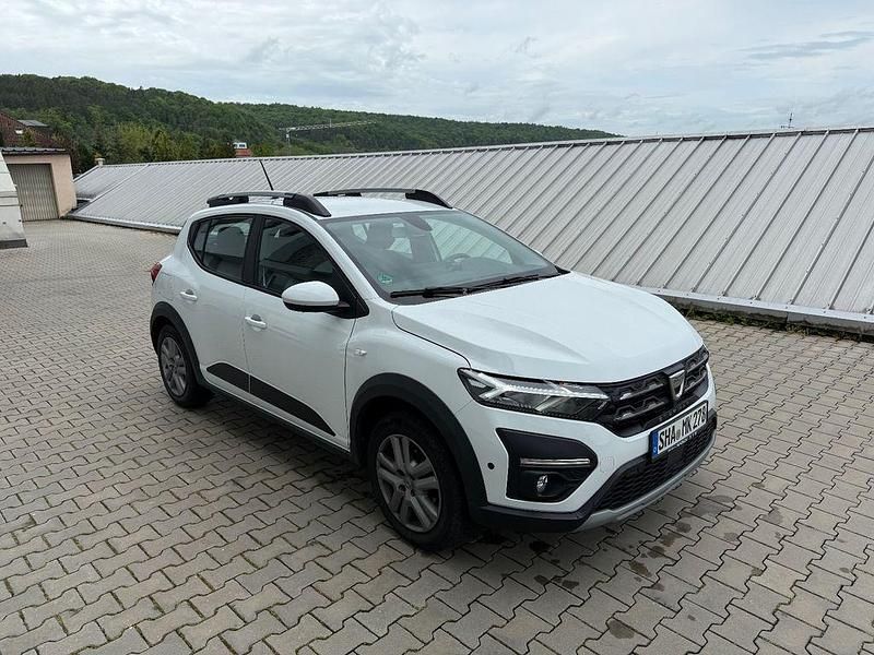 Weiß Gebraucht 2022 Dacia Sandero Comfort Kleinwagen | 14.990 € (Fairer Preis) - Bild 1/4