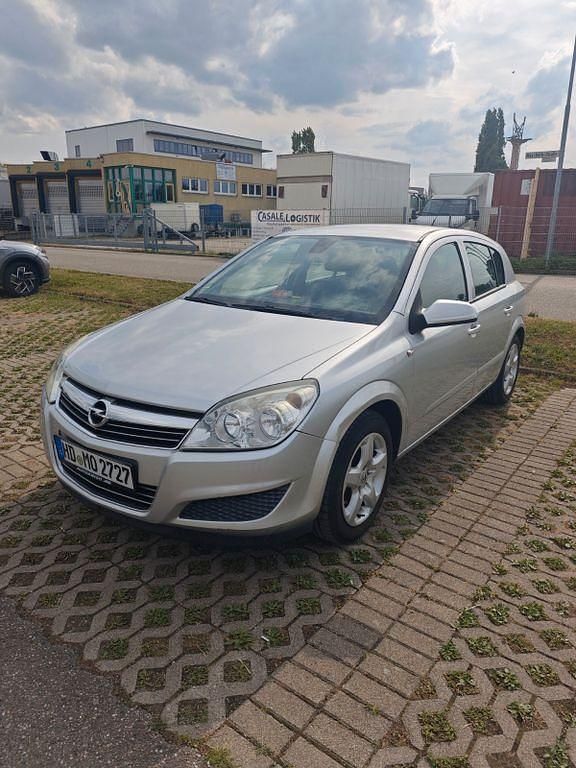 Grau Gebraucht 2007 Opel Astra Limousine | 1.899 € (Guter Preis) - Bild 1/4