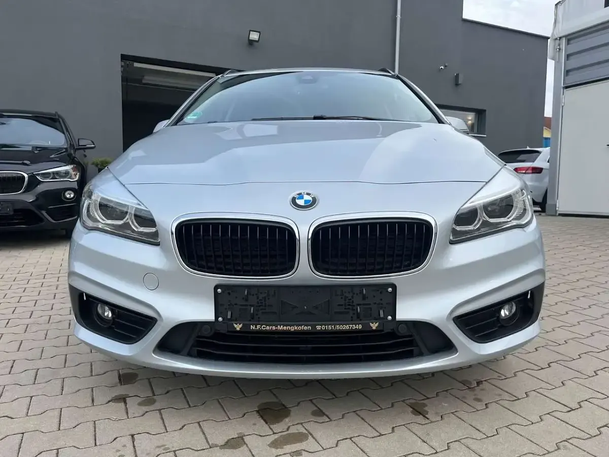 Gebraucht BMW 218 Advantage 136 PS (100 kW) 2018 Glaciersilber Kombi