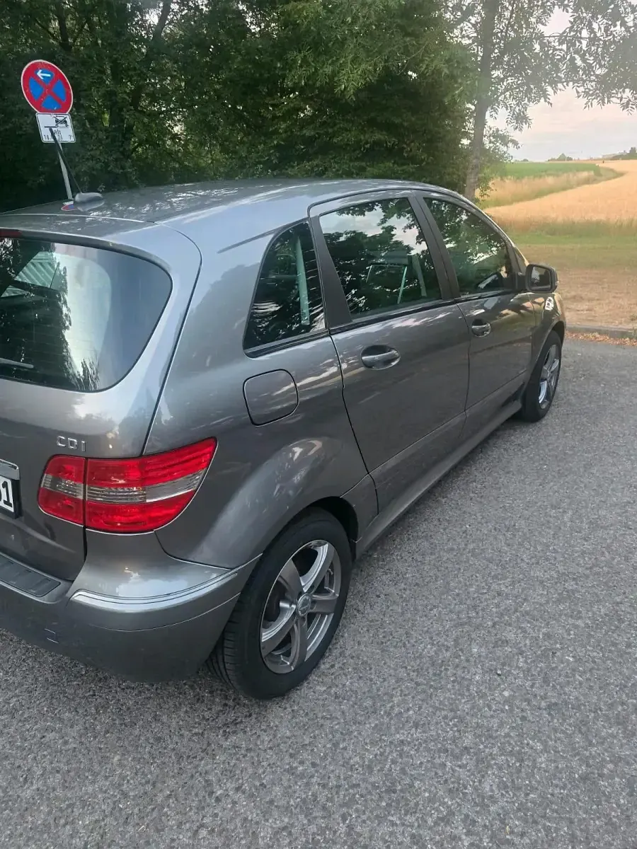 Gebraucht Mercedes B180 109 PS (80 kW) 2009 Silber Van / Kleinbus