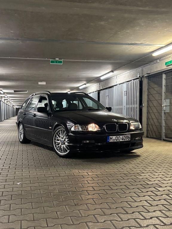 Schwarz Gebraucht 2000 BMW 318 Performance Kombi | 2.300 € (Fairer Preis) - Bild 1/4
