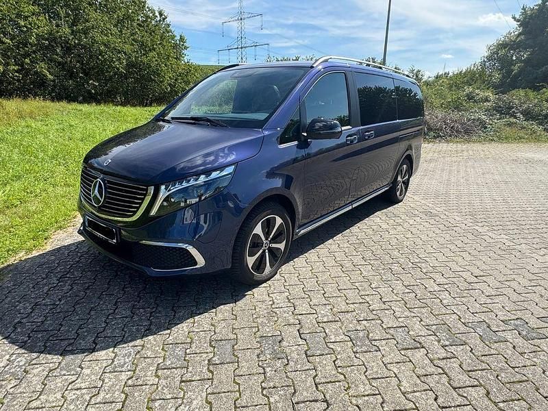 Blau Gebraucht 2023 Mercedes EQV300 Avantgarde Van / Kleinbus | 51.200 € (Fairer Preis) - Bild 1/4