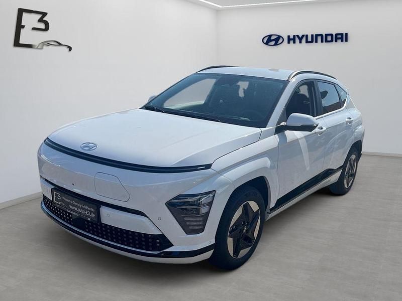 Atlas white / sol Neu 2025 Hyundai Kona Prime SUV | 39.790 € (Fairer Preis) - Bild 1/4