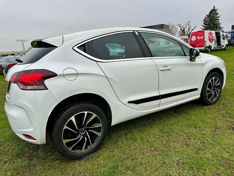 Gebraucht Citroën DS4 Urban Show 179 PS (131 kW) 2015 Lack weiss banquise/deckende l Kleinwagen