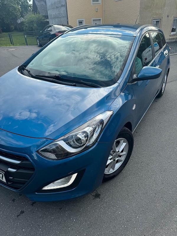 Blau Gebraucht 2015 Hyundai i30 Kombi | 8.000 € (Etwas zu teuer) - Bild 1/4