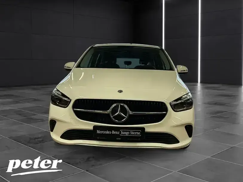 Gebraucht Mercedes B200 Progressive 163 PS (119 kW) 2024 Weiß Kleinwagen