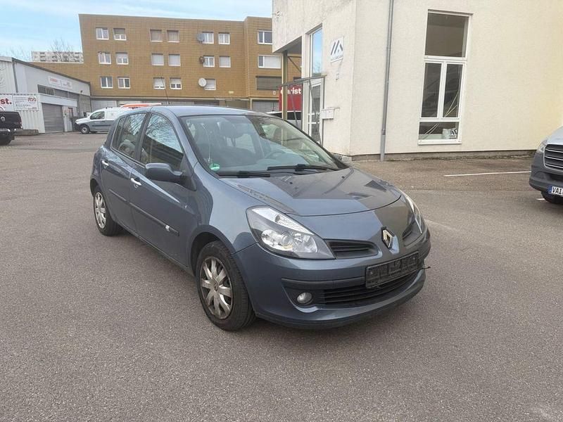 Beige Gebraucht 2008 Renault Clio III Dynamique Limousine | 2.900 € (Fairer Preis) - Bild 1/4