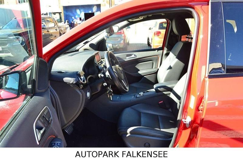 Gebraucht Mercedes B200 Sport 136 PS (100 kW) 2013 Rot Kleinwagen