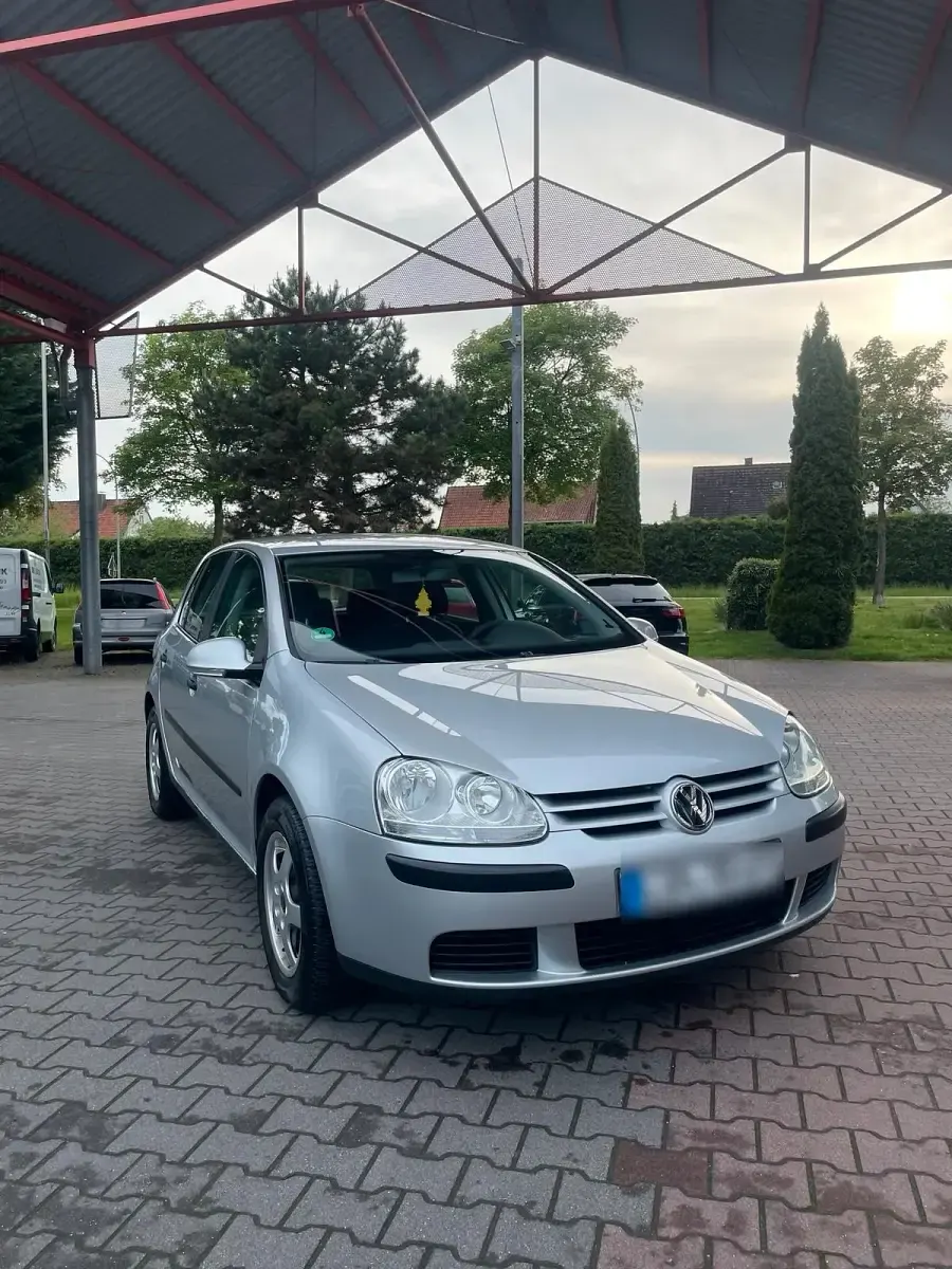 Gebraucht VW Golf V 105 PS (77 kW) 2005 Silber Kleinwagen