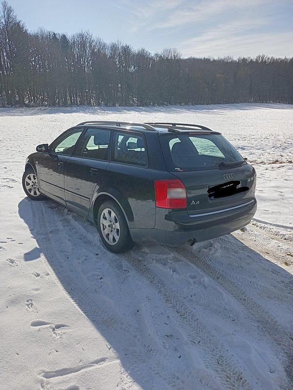 Gebraucht Audi A4 131 PS (96 kW) 2002 Schwarz Kombi