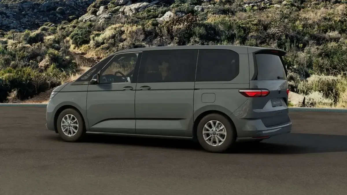 Gebraucht VW Multivan Basis 136 PS (100 kW) 2024 Pure grey Van / Kleinbus