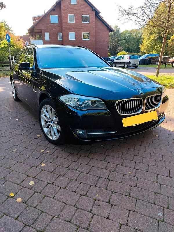 Schwarz Gebraucht 2011 BMW 520 Kombi | 8.200 € (Fairer Preis) - Bild 1/4