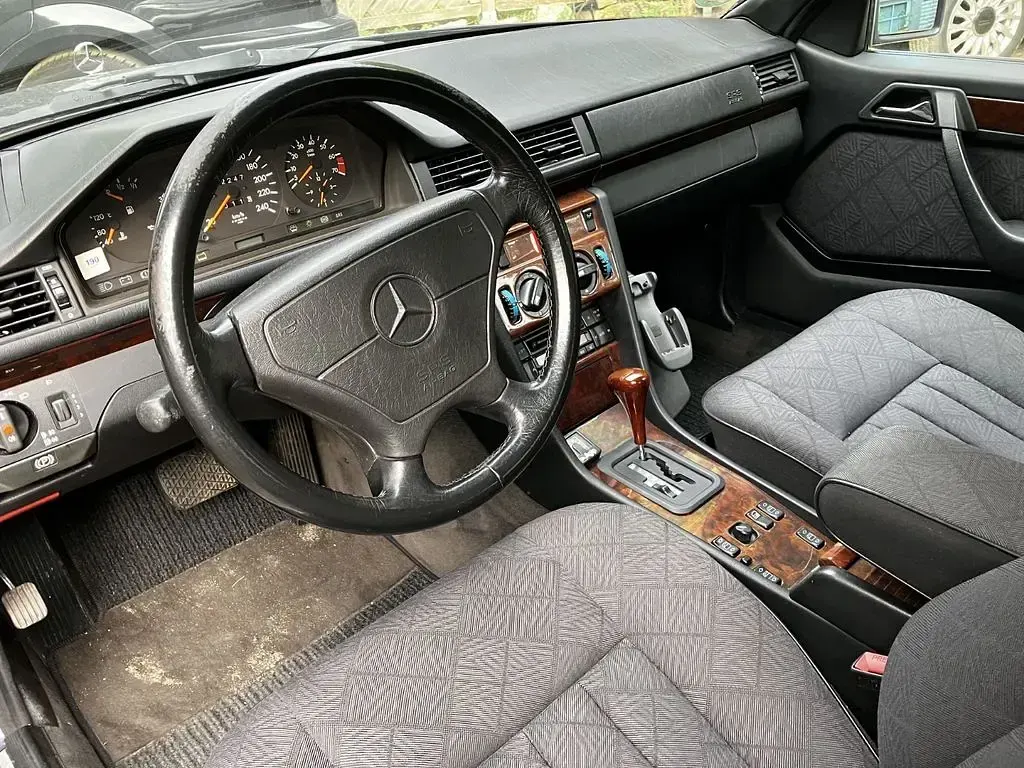 Gebraucht Mercedes E200 136 PS (100 kW) 1996 Blau Coupé