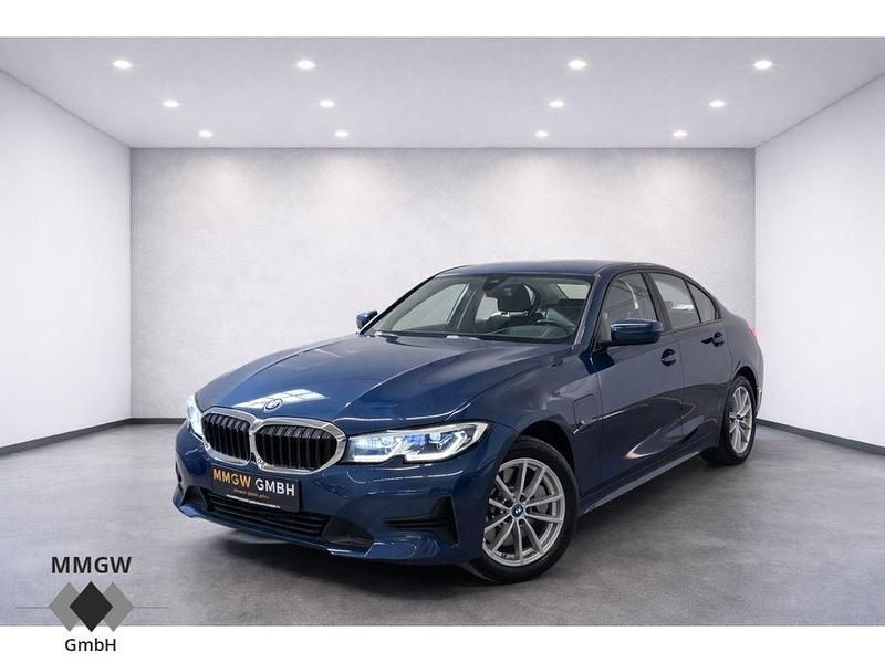 Gebraucht BMW 330e Advantage 252 PS (185 kW) 2021 Phytonicblau metallic Limousine