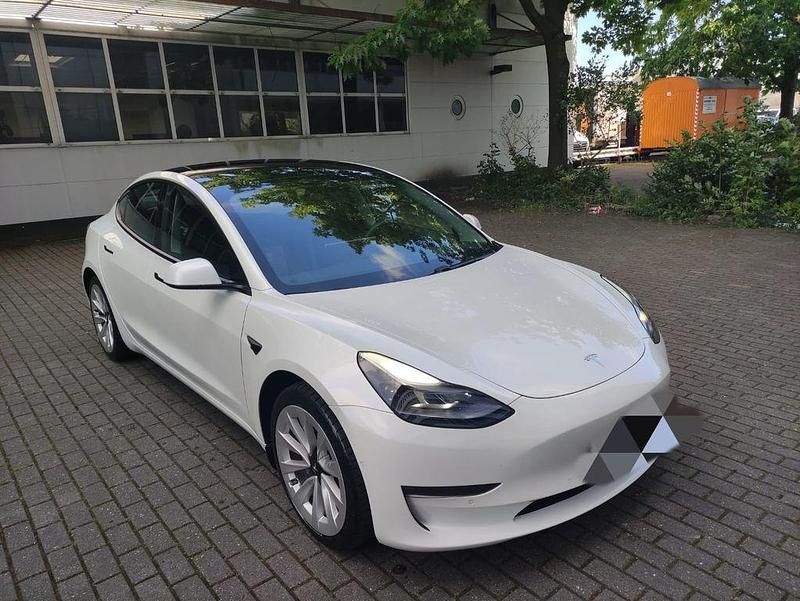 Weiß Gebraucht 2021 Tesla Model 3 Long Range Limousine | 25.399 € (Superpreis) - Bild 1/4