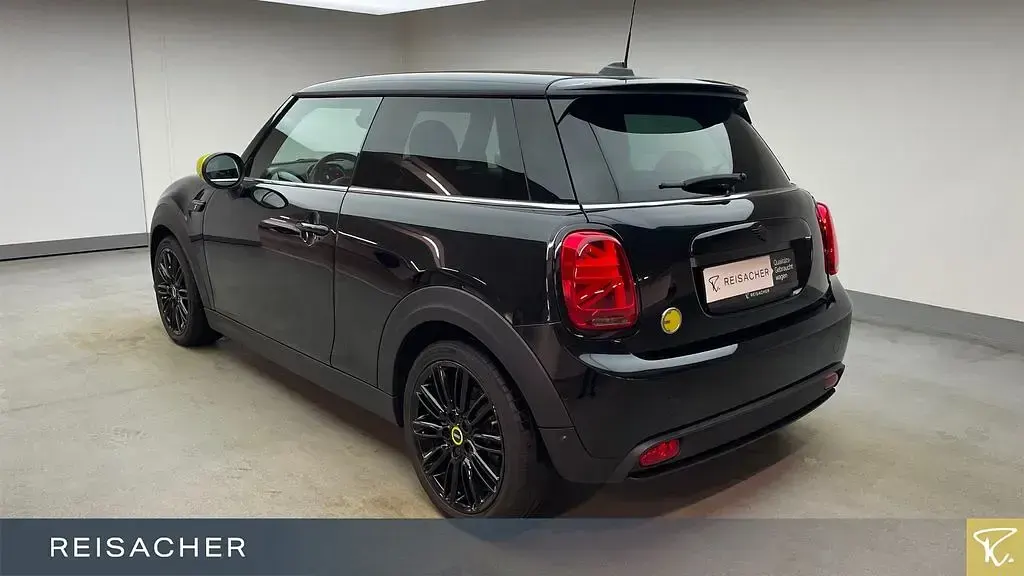Second-hand Mini Cooper SE 135 kW (184 CP) 2023 Negru Hatchback