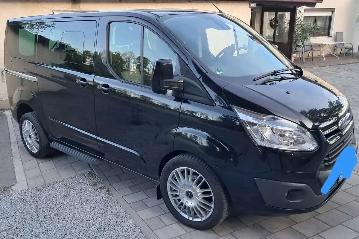 Gebraucht Ford Tourneo Titanium 125 PS (91 kW) 2015 Schwarz Van / Kleinbus