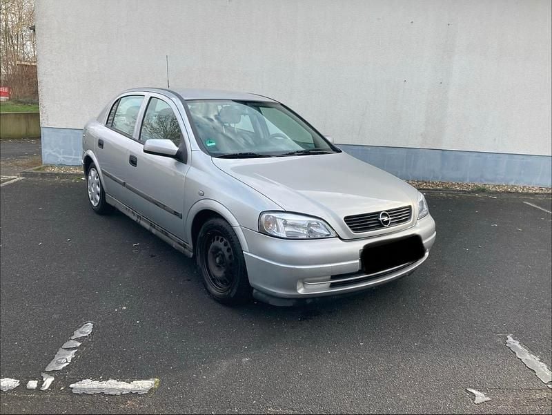 Gebraucht Opel Astra 101 PS (74 kW) 2001 Silber Limousine