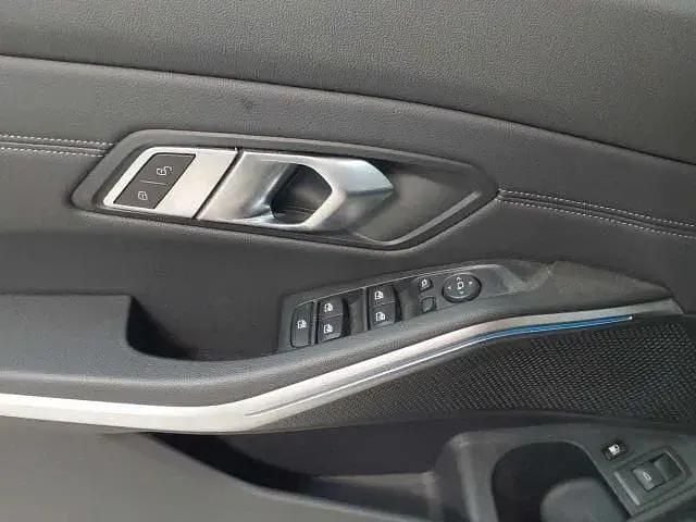 Używany BMW 330e Advantage 252 KM (185 kW) 2022 Czarny Kombi