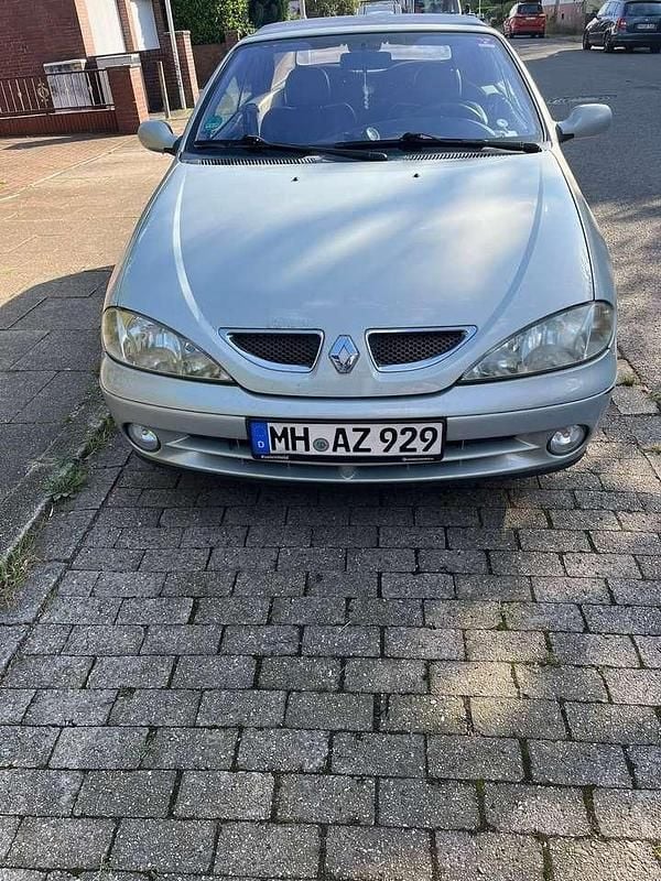 Silber Gebraucht 2001 Renault Mégane Cabriolet Privilege Cabrio | 500 € (Superpreis) - Bild 1/4