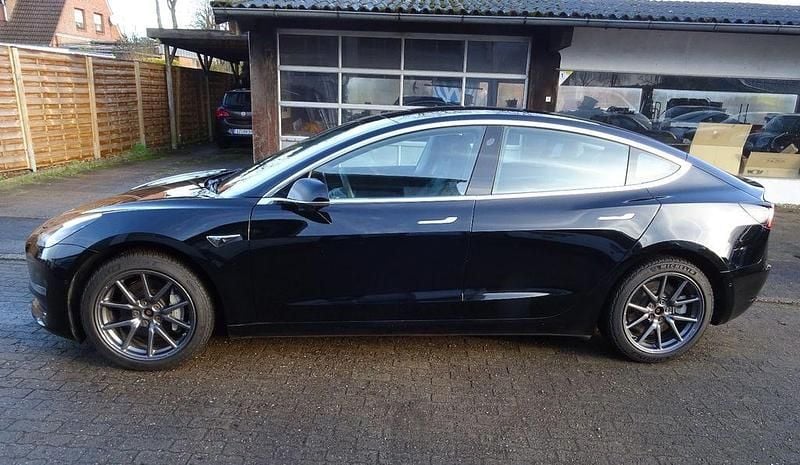 Gebraucht Tesla Model 3 152 kW (208 PS) 2020 Solid black Limousine