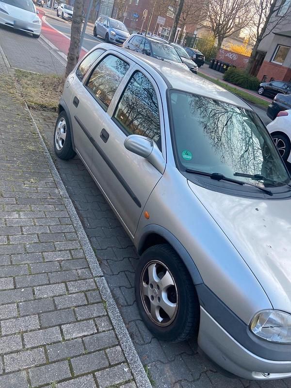 Gebraucht Opel Corsa 65 PS (47 kW) 2000 Silber Kleinwagen