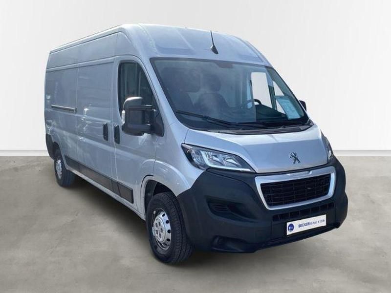 Gebraucht Peugeot Boxer Premium 140 PS (102 kW) 2022 Lackierung aluminiumgrau/metall (metallic) Van