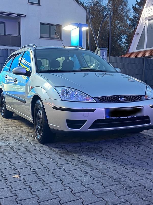 Gebraucht Ford Focus 115 PS (84 kW) 2003 Silber Limousine