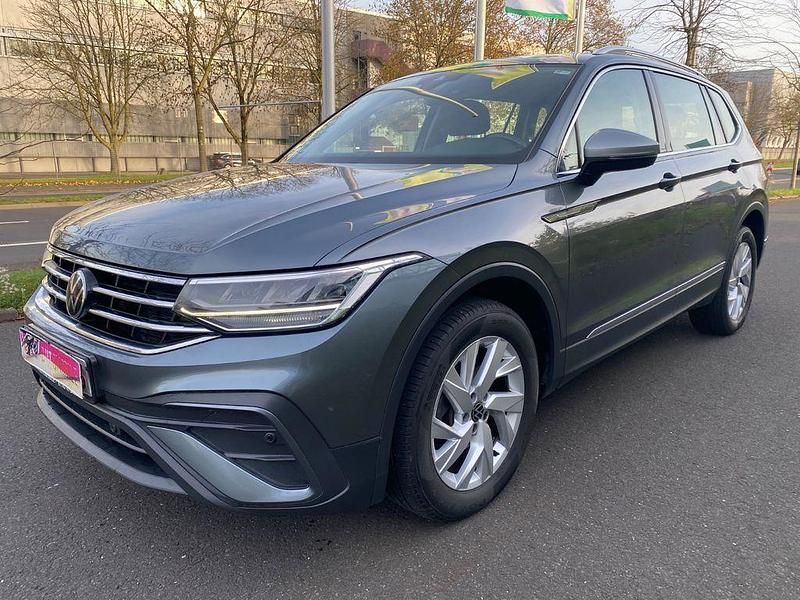 Grau Gebraucht 2022 VW Tiguan Allspace Life SUV | 20.950 € (Fairer Preis) - Bild 1/4