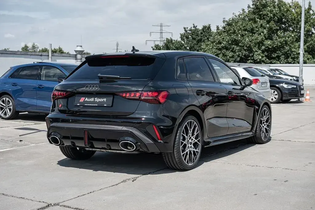 Neu Audi RS3 Sportback Sport 400 PS (294 kW) 2026 Schwarz Kleinwagen