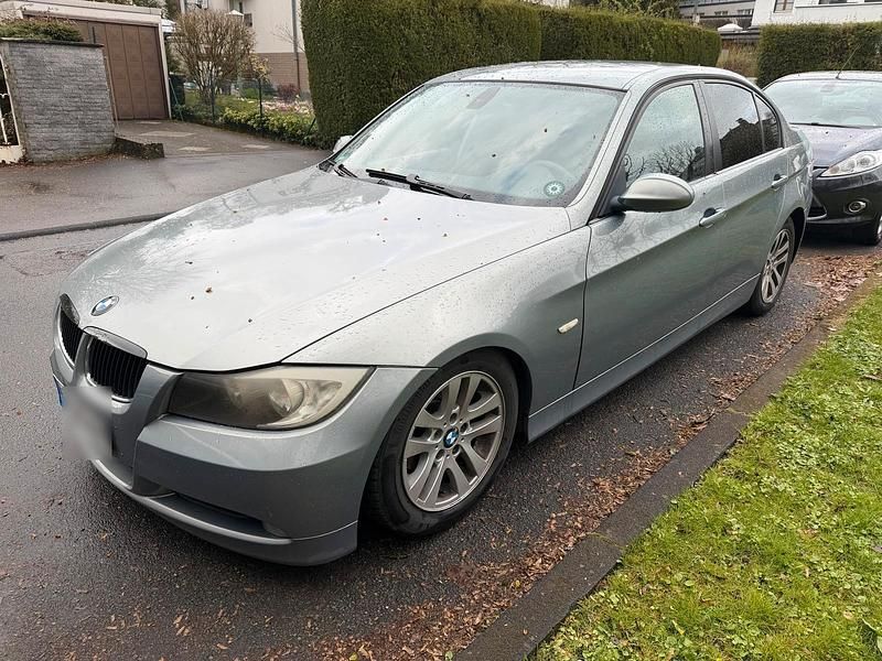 Gebraucht BMW 318 130 PS (95 kW) 2007 Grau Limousine