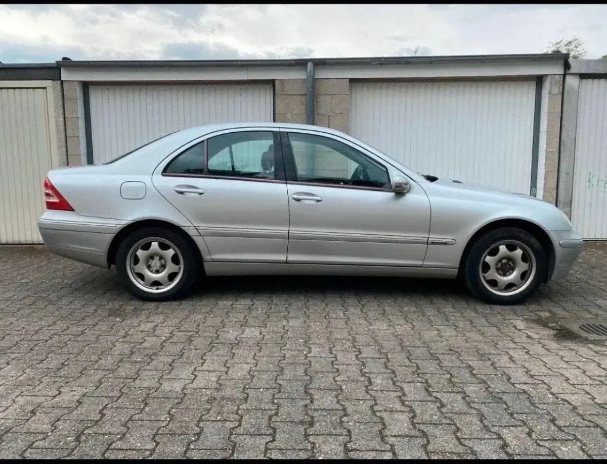 Gebraucht Mercedes C320 218 PS (160 kW) 2001 Grau Limousine