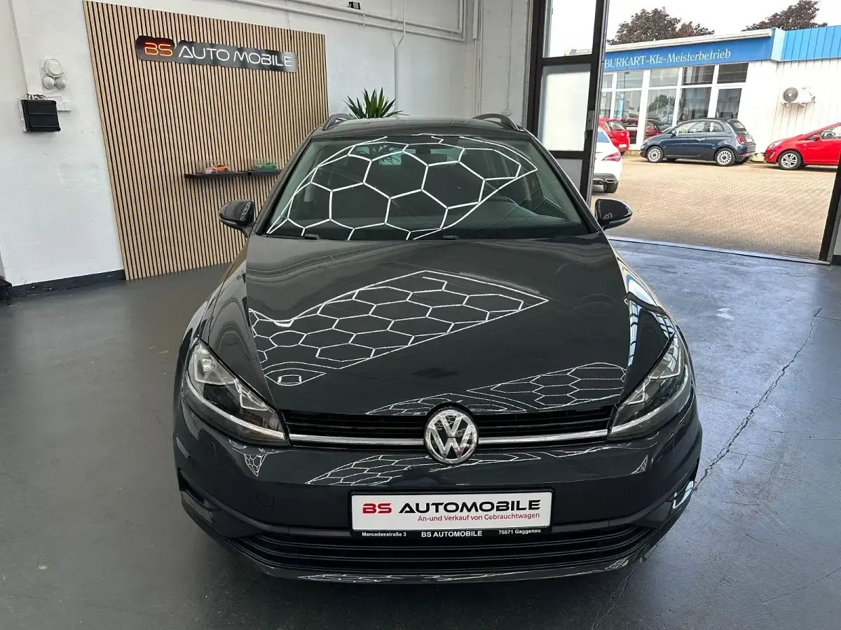 Gebraucht VW Golf VII Trendline 116 PS (85 kW) 2020 Grau Kombi