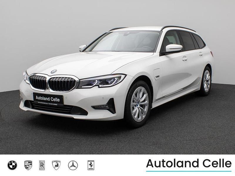 Gebraucht BMW 320e Sport Line 204 PS (150 kW) 2022 Alpinweiss uni300schwarz Limousine