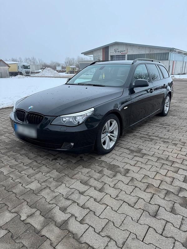Gebraucht BMW 520 177 PS (130 kW) 2010 Schwarz Kombi