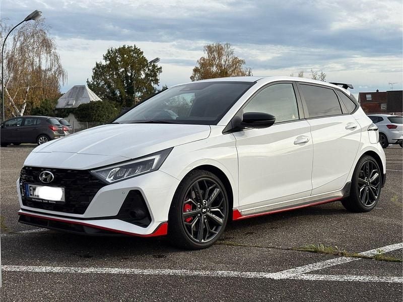 Weiß Gebraucht 2023 Hyundai i20 N Performance Kleinwagen | 24.770 € (Etwas zu teuer) - Bild 1/4