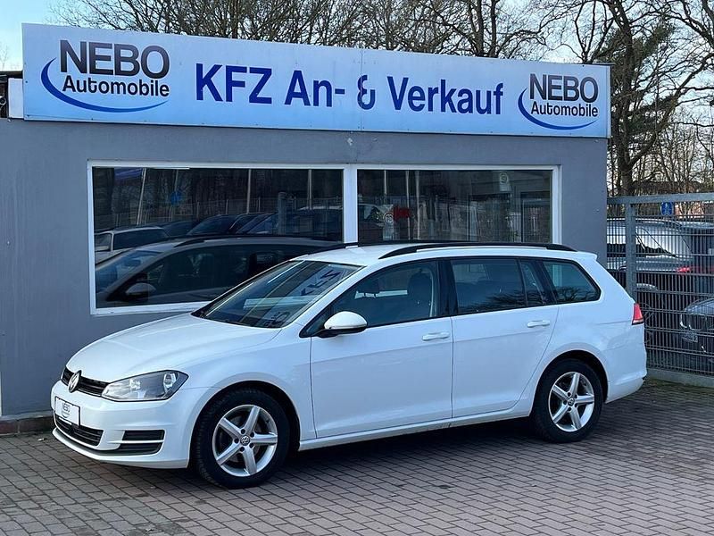Weiß Gebraucht 2016 VW Golf VII Trendline Kombi | 4.700 € - Bild 1/4