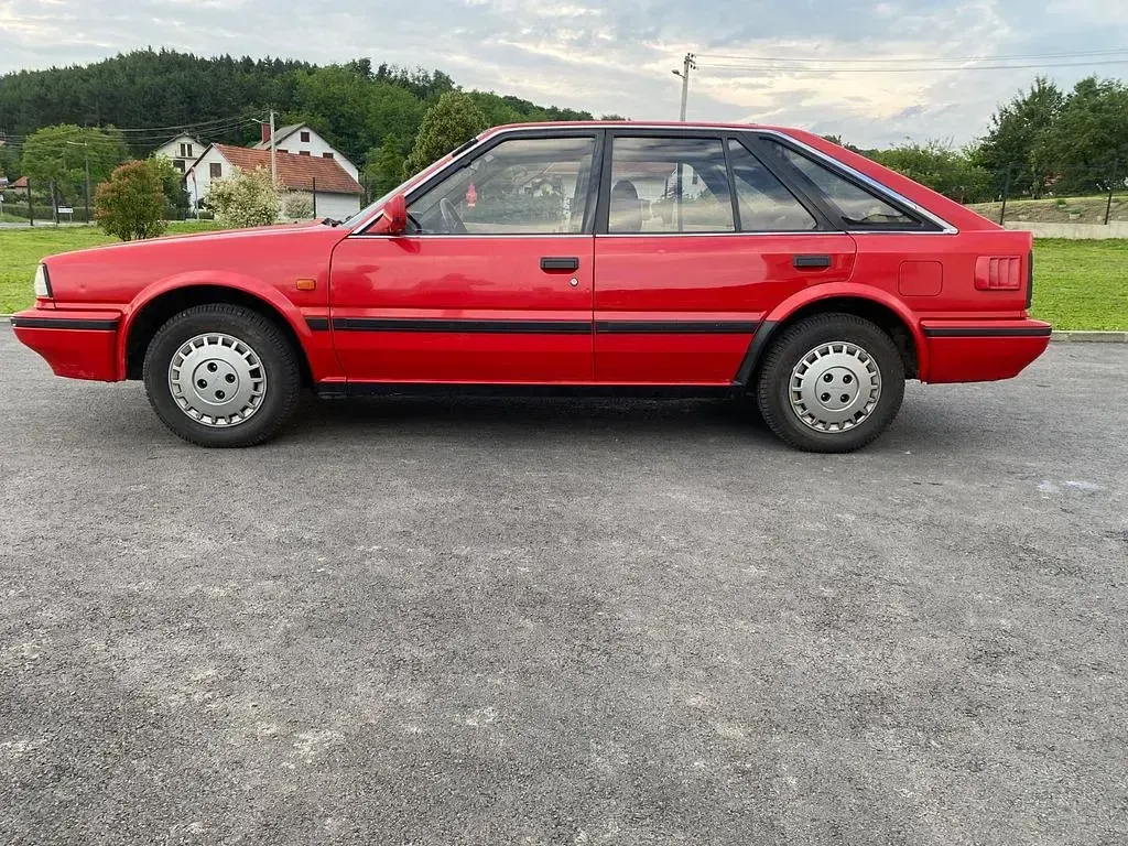 Gebraucht Nissan Bluebird 60 PS (44 kW) 1994 Rot Limousine