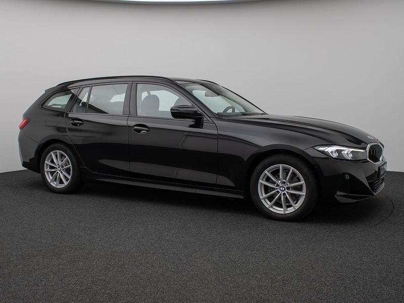 Gebraucht BMW 320 Shadowline 190 PS (139 kW) 2024 Saphirschwarz metallic475schwarz Limousine