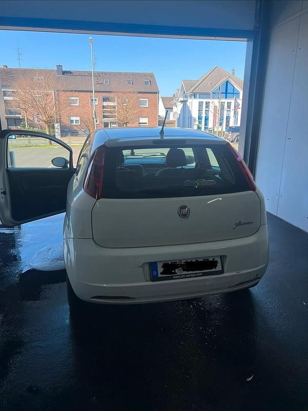 Gebraucht Fiat Punto 75 PS (55 kW) 2009 Weiß Kleinwagen