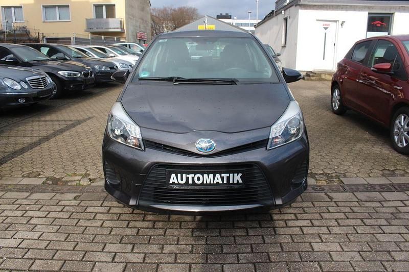 Gebraucht Toyota Yaris Hybrid Life 75 PS (55 kW) 2013 Grau Limousine