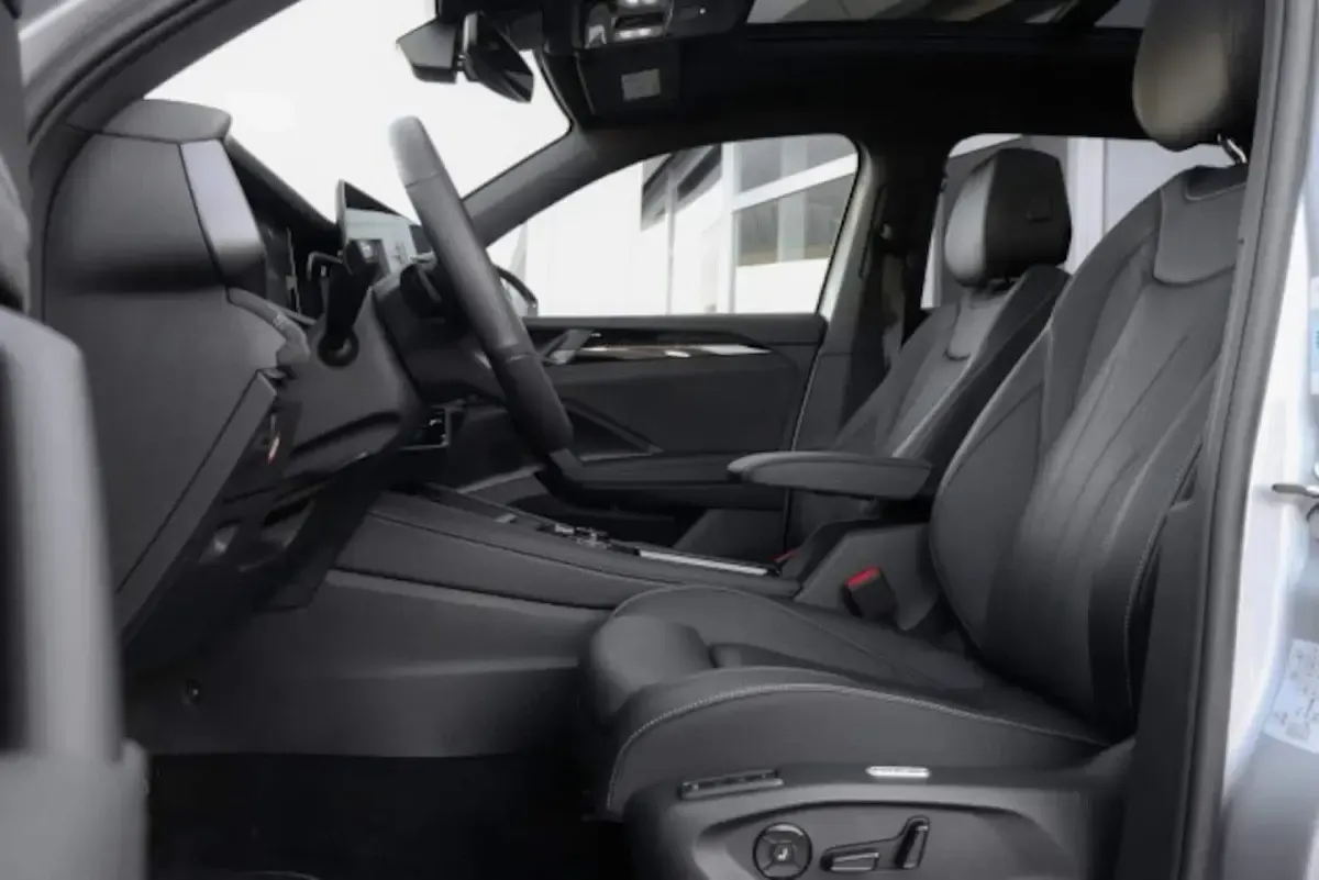 Gebraucht VW Tayron R-line 272 PS (200 kW) 2025 Oyster silver (silber) SUV