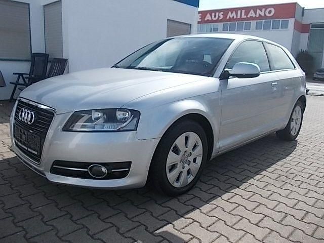Gebraucht Audi A3 Attraction 105 PS (77 kW) 2010 Silber Kleinwagen