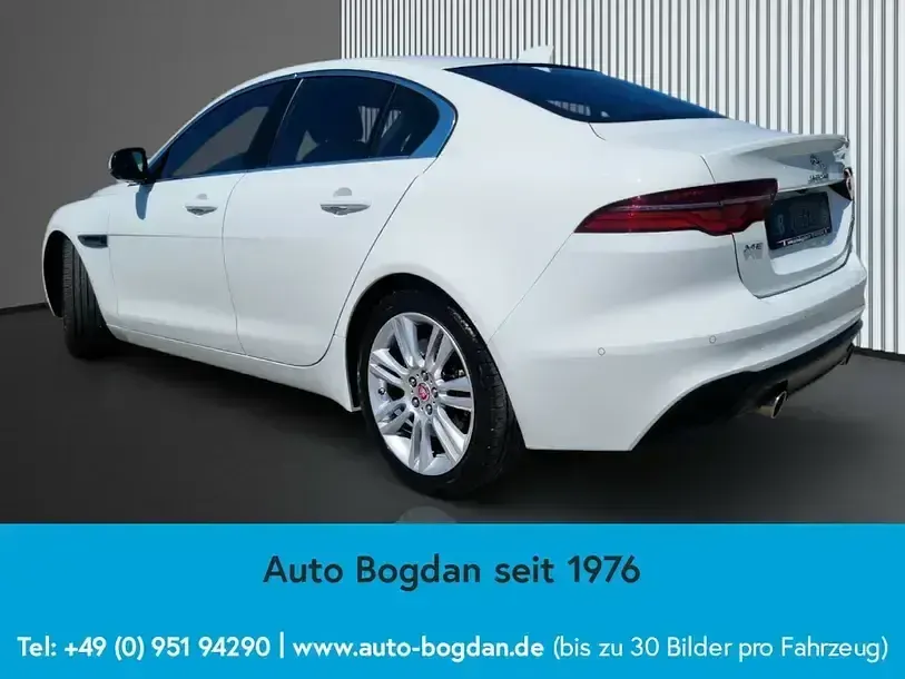 Gebraucht Jaguar XE SE 250 PS (183 kW) 2020 Fuji white Limousine