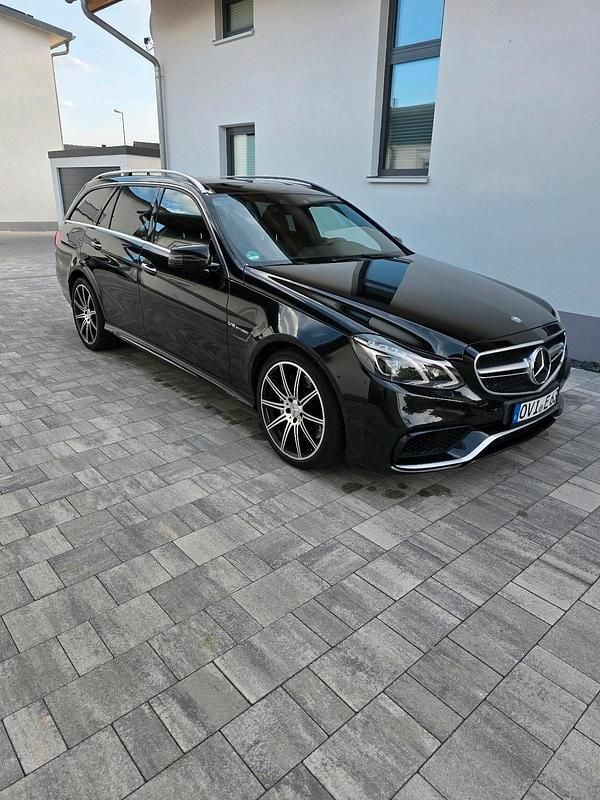 Schwarz Gebraucht 2017 Mercedes E63 AMG AMG Kombi | 34.900 € - Bild 1/4