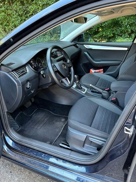 Blau Gebraucht 2019 Skoda Octavia Ambition Kombi | 14.300 € (Guter Preis) - Bild 1/4