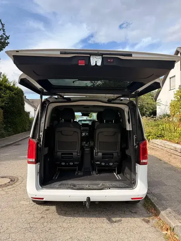 Gebraucht Mercedes V220 Edition 163 PS (119 kW) 2019 Weiß Van / Kleinbus