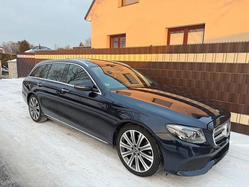 Blau Gebraucht 2017 Mercedes E350 Kombi | 19.900 € (Superpreis) - Bild 1/4