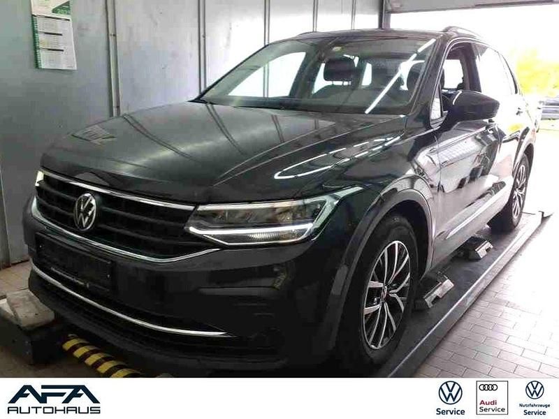 Grau Gebraucht 2022 VW Tiguan Life SUV | 25.598 € (Fairer Preis) - Bild 1/4