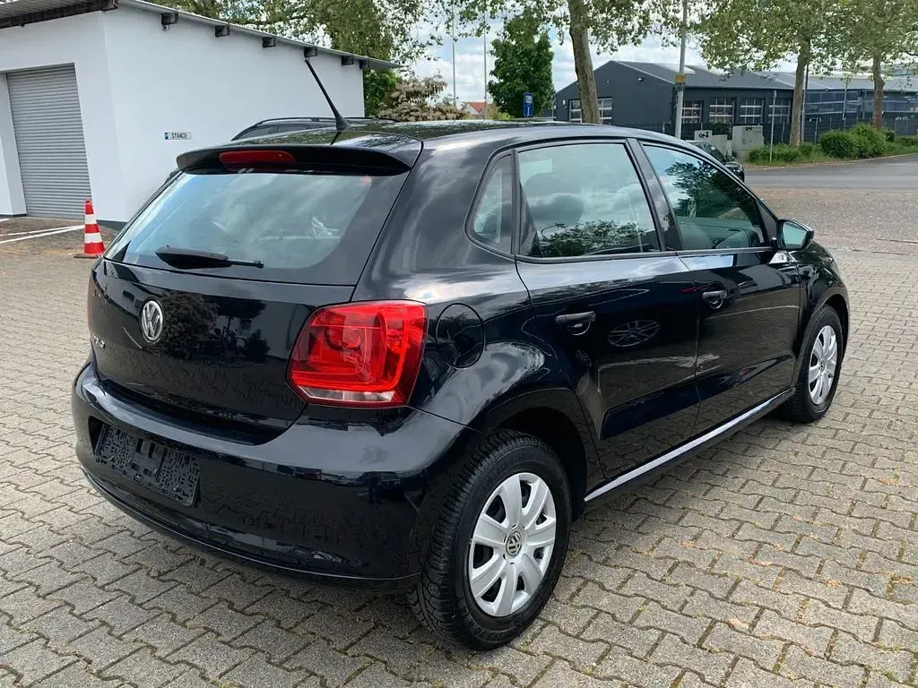 Second-hand VW Polo Trendline 60 CP (44 kW) 2014 Negru Berlinǎ